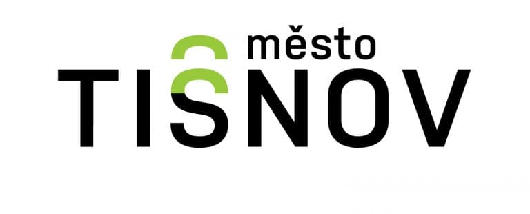 Logo města Tišnova: černo-zelený nápis.